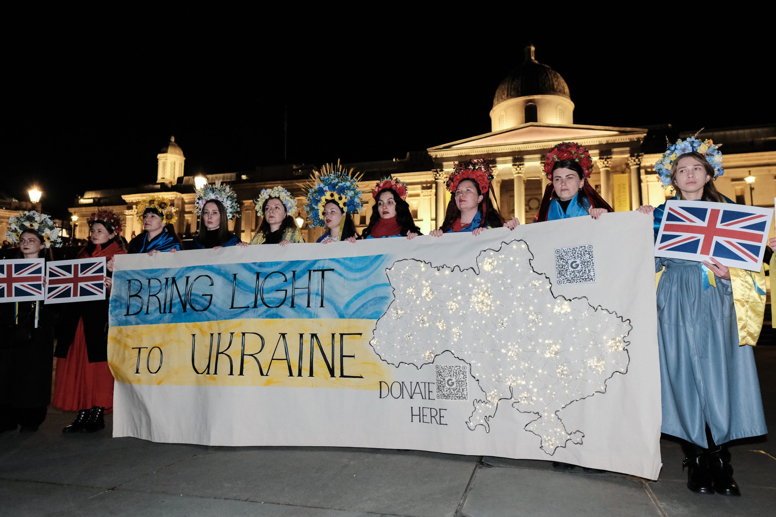 Активістки руху WomenFight4Ukraine під час мітингу на Трафальгарській площі в Лондоні. Фото: Дмитро Маленко