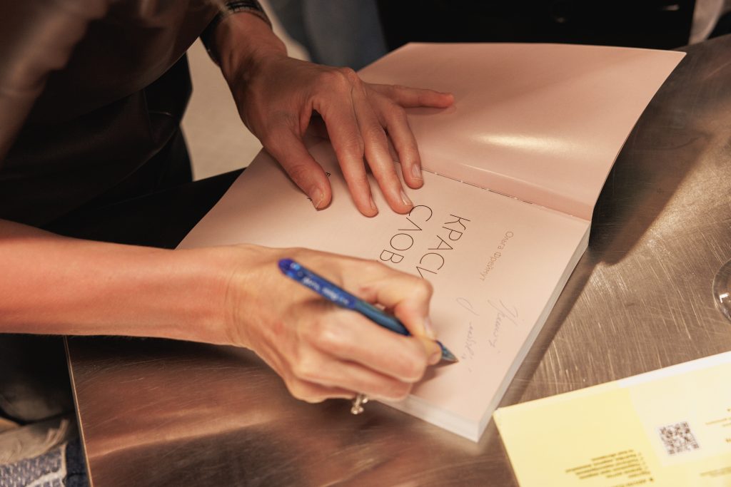 Українська книжка в Британії: надрукована під обстрілами, невидима на полицях