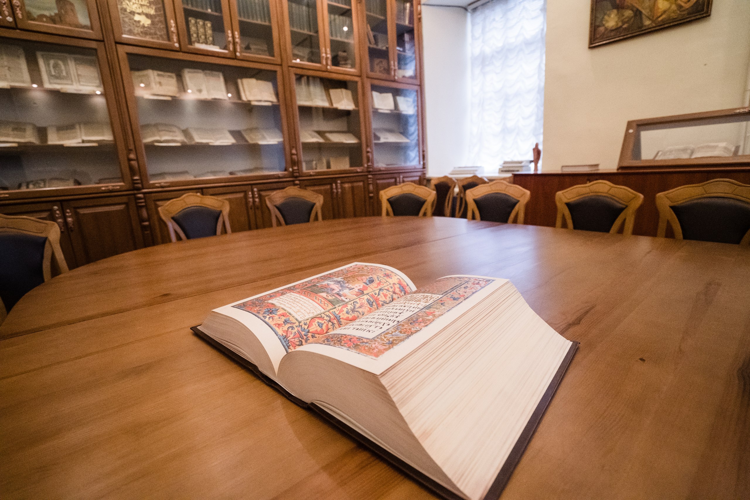 Три ювілеї княжого міста 6 Факсимільне видання Острозької Біблії в бібліотеці Острозької академії
