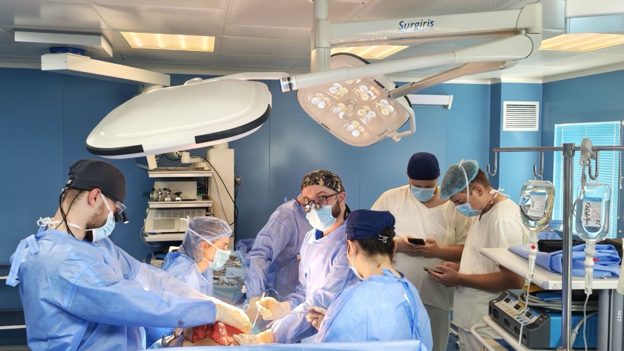 “Life Shouldn’t Be Put on Hold”: An Interview with Bohdan Maksymenko, Oncologist and Founder of the Ukrainian Sarcoma Foundation 2 Oncologist Bohdan Maksymenko and the surgical team performing a sarcoma removal operation in the operating theatre.