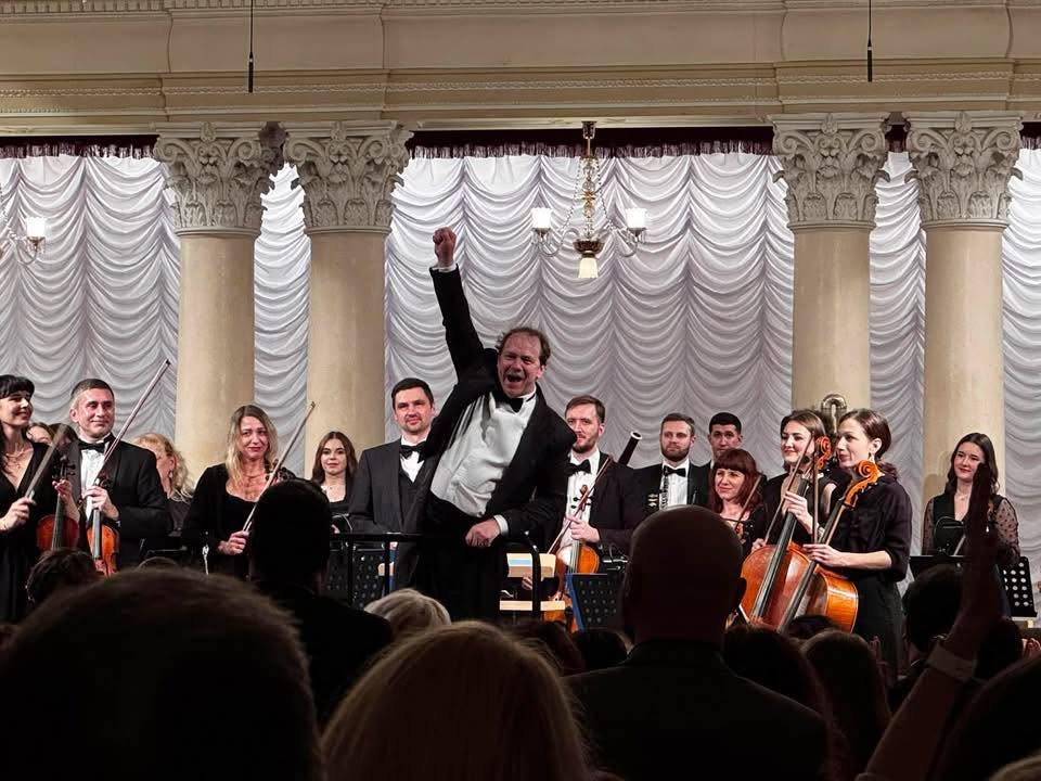 Music Louder Than Guns: Stephen Dominic Ellery on Conducting in Dnipro and Bringing Ukrainian Music to the World 16 Academic Symphony Orchestra of the Dnipro Philharmonic during a concert