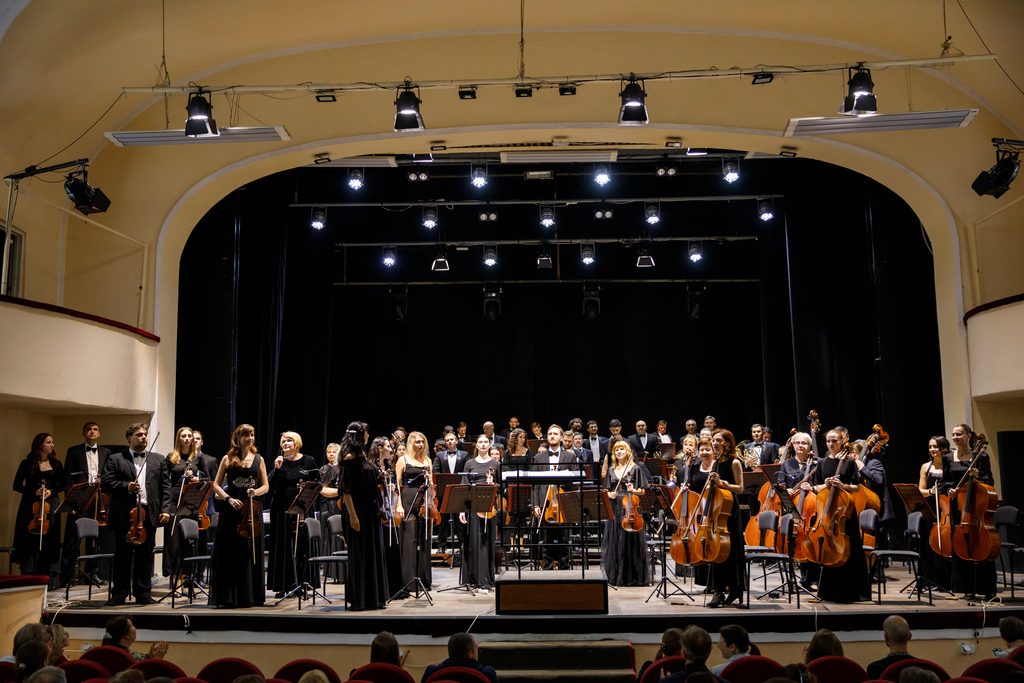 Музика гучніша за гармати: як британець Стівен Домінік Еллері став головним диригентом оркестру в Дніпрі 13 Музика гучніша за гармати: як британець Стівен Домінік Еллері став головним диригентом оркестру в Дніпрі